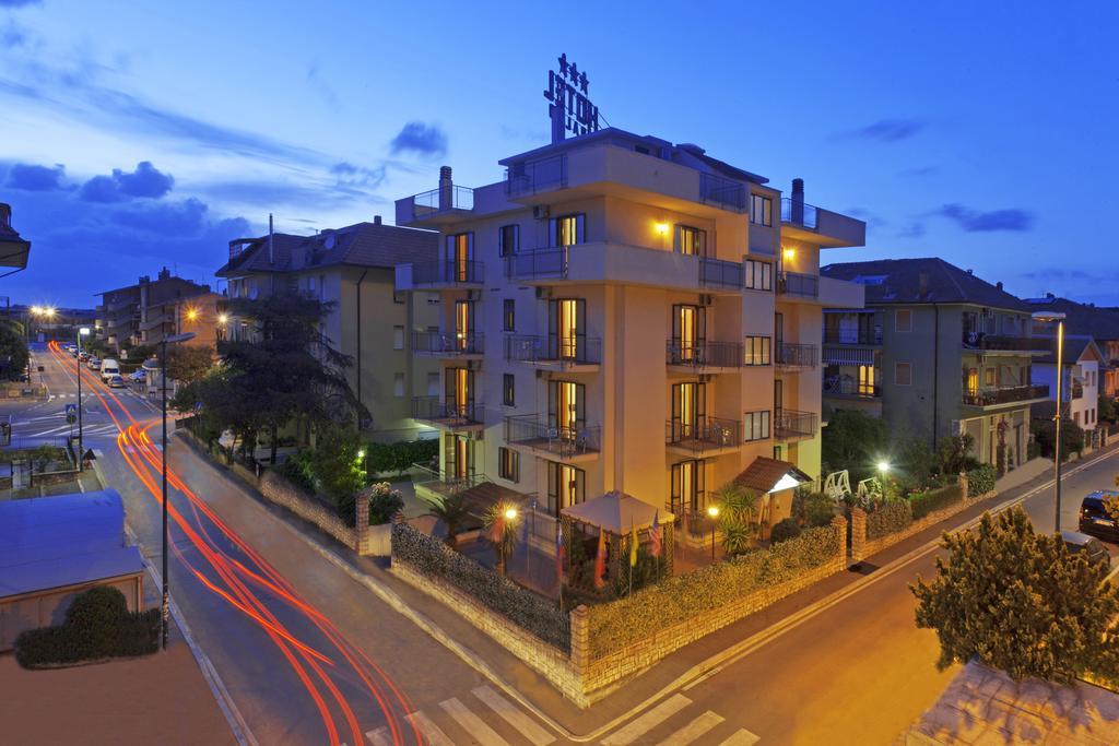 Hotel Corallo Albinia Exterior photo