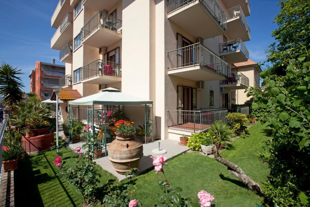 Hotel Corallo Albinia Exterior photo
