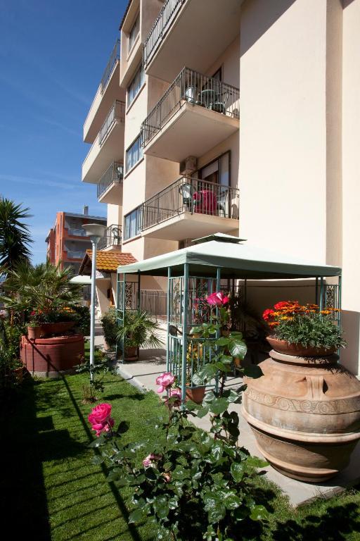 Hotel Corallo Albinia Exterior photo